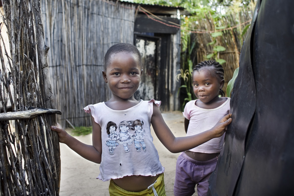 alex fischer, fotograf, darmstadt,  2011, native, afrika, african, afrikaner, namibia, kavango, nyangana, gumma, dorf, dorfleben, tradition, traditionell, eingeborene, 2011 