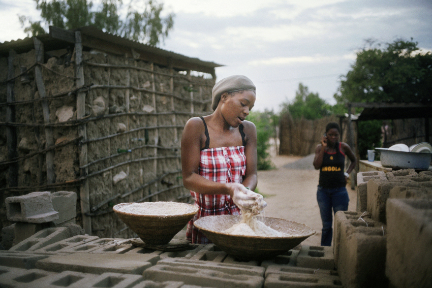 alex fischer, fotograf, darmstadt,  2011, native, afrika, african, afrikaner, namibia, kavango, nyangana, gumma, dorf, dorfleben, tradition, traditionell, eingeborene, 2011 