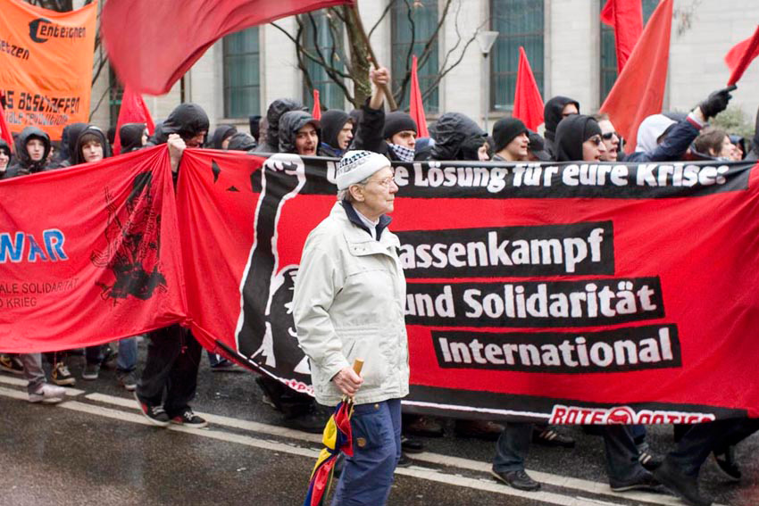 alex fischer, fotograf, darmstadt, protest, g8, gipfel, heiligendamm, strassbourg, nato, berlin, 1. mai, wiesbaden, kopenhagen, klimagipfel, frankfurt a.m., blockuppy, globalisierungsgegner, globalisierungskritiker, demonstration, politik, massenprotest