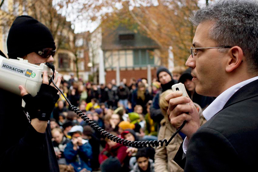 alex fischer, fotograf, darmstadt, protest, g8, gipfel, heiligendamm, strassbourg, nato, berlin, 1. mai, wiesbaden, kopenhagen, klimagipfel, frankfurt a.m., blockuppy, globalisierungsgegner, globalisierungskritiker, demonstration, politik, massenprotest